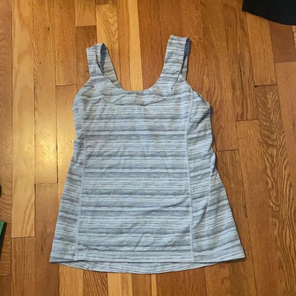 Lululemon top